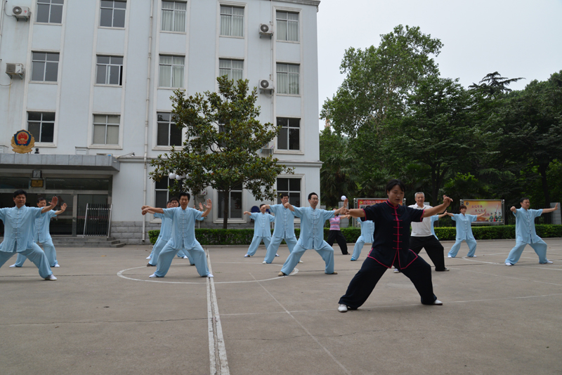 聘請陳式太極拳知名教練教學，開展太極拳興趣小組活動。