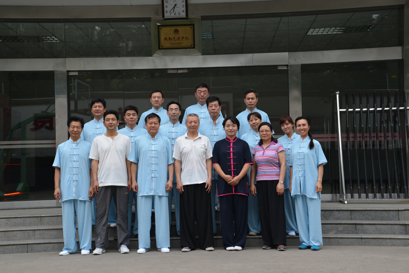 聘請陳式太極拳知名教練教學，開展太極拳興趣小組活動。